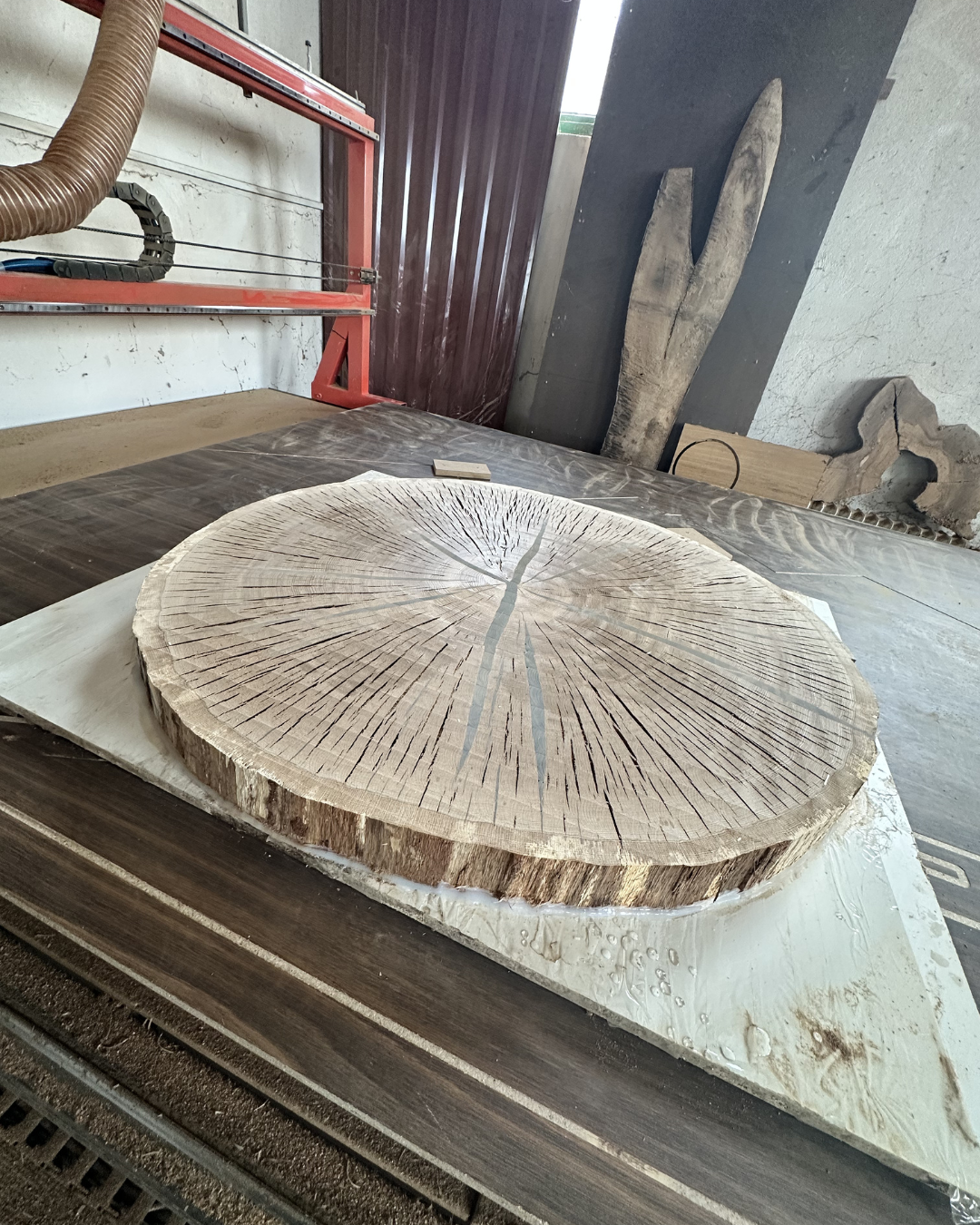 epoxidový stůl dub - po vylití, CNC